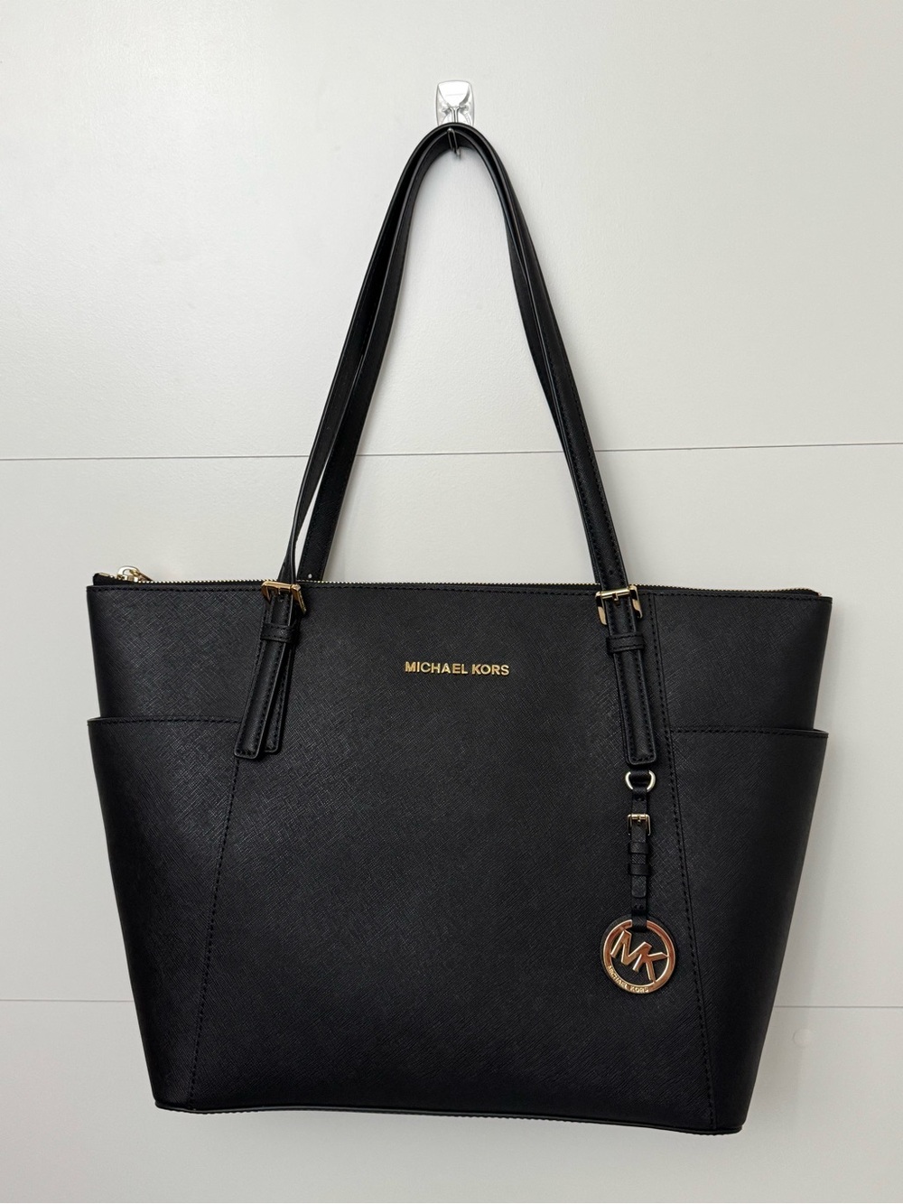 Michael Kors Jet Set Large Crossgrain Leather Top-Zip Tote Bag in Black